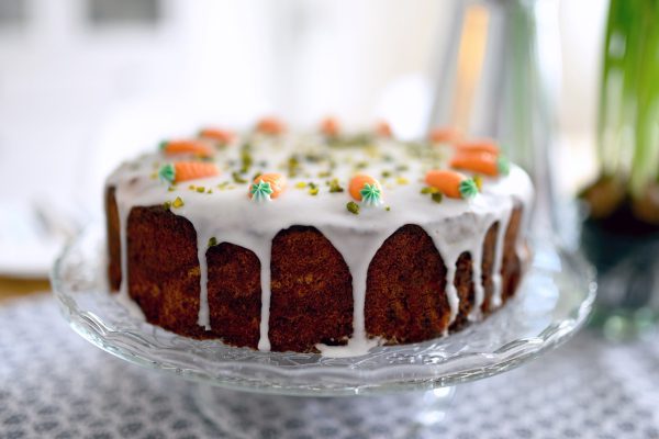 cake, carrot cake, cake stand