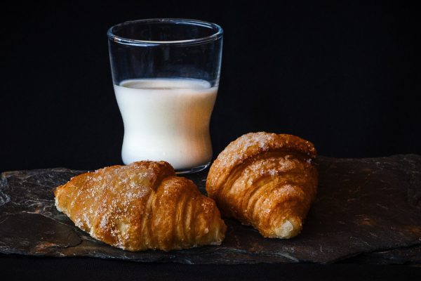 breakfast, milk, croissant