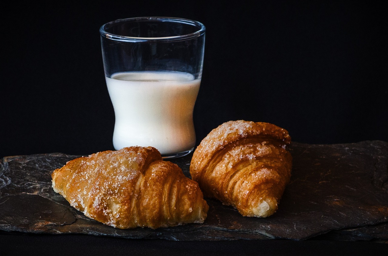 breakfast, milk, croissant