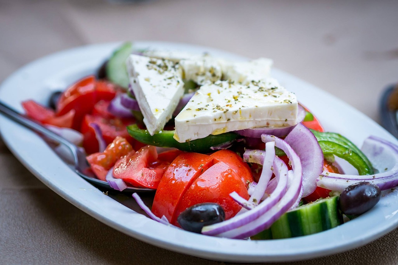 salad, onions, greek