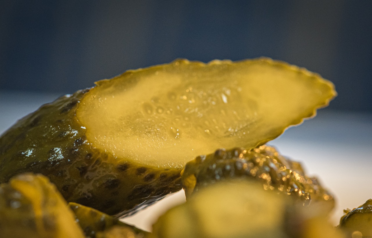 pickled cucumber, to cut, kitchen