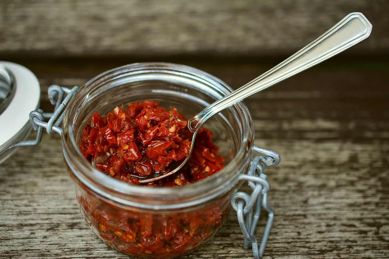 tomatoes, sun dried tomatoes, oil